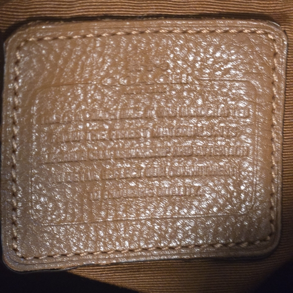 Coach Isabella Leather Shoulderbag - Picture 12 of 16